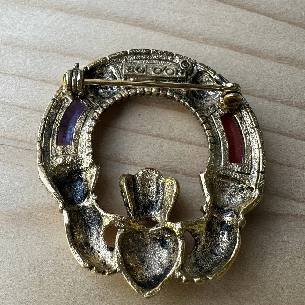 Sol D'or Celtic Claddagh Ireland Brooch Pin 1 5/8 Inch Multi Acrylic Gold‎ Tone